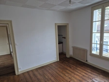 Maison de caractère, centre ville, proche bus et commerces