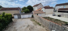 Maison de ville composée de deux appartements, 110 m2, proximité place Victor Hugo, jardin clos, cour avec stationnement