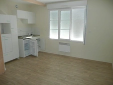 Immeuble de rapport proposant 9 logements : 4 studio, 3 T2, 1 T1bis et un T3 avec vue sur patio