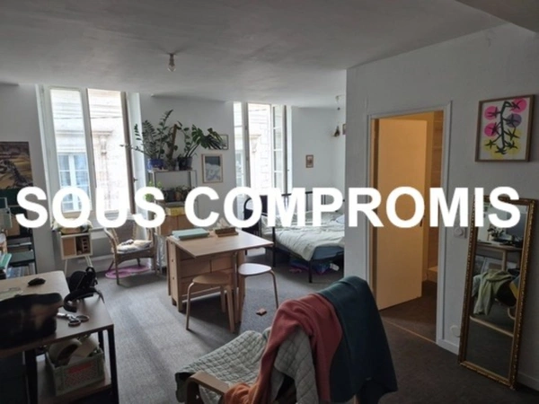 Appartement T2 en résidence sécurisée, face Hôtel de Ville, proche tous commerces et transport.