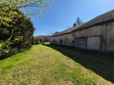 Corps de Ferme, écrin de verdure, 250 m2 habitables, 18 000 m2 de terrain, 400 m2 de dépendances, 20 mn Angoulême centre