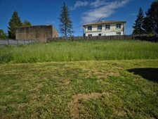 Terrain constructible dans petit lotissement, emplacement qualitatif avec vue sur bosquet