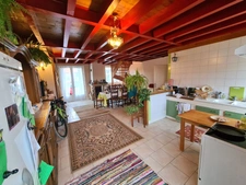 Maison de 80m2, grande pièce de vie, petit jardin, 2 chambres