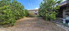 Corps de Ferme de 340 m2, avec plusieurs maisons indépendantes et 200 m2 de dépendances.