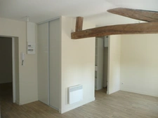 Immeuble de rapport proposant 9 logements : 4 studio, 3 T2, 1 T1bis et un T3 avec vue sur patio