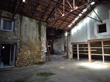 Ensemble immobilier, 2 maisons, un grand hangar, un garage, gros oeuvre en bon état