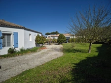 Prestation qualitative : Plain-Pied de 125 m2, parcelle paysagée de 1400 m2, piscine et paillotte