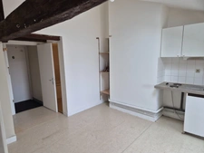 Appartement T2 en résidence sécurisée, face Hôtel de Ville, proche tous commerces et transport.