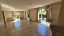 Pavillon Plain-Pied sur terrain clos et arboré, 3 chambres, proche bus et commerces