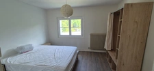 Maison de ville composée de deux appartements, 110 m2, proximité place Victor Hugo, jardin clos, cour avec stationnement