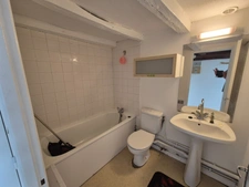 Appartement T2 en résidence sécurisée, face Hôtel de Ville, proche tous commerces et transport.