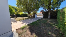 Pavillon Plain-Pied sur terrain clos et arboré, 3 chambres, proche bus et commerces