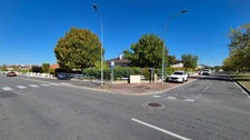 Pavillon Plain-Pied sur terrain clos et arboré, 3 chambres, proche bus et commerces