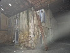 Ensemble immobilier, 2 maisons, un grand hangar, un garage, gros oeuvre en bon état