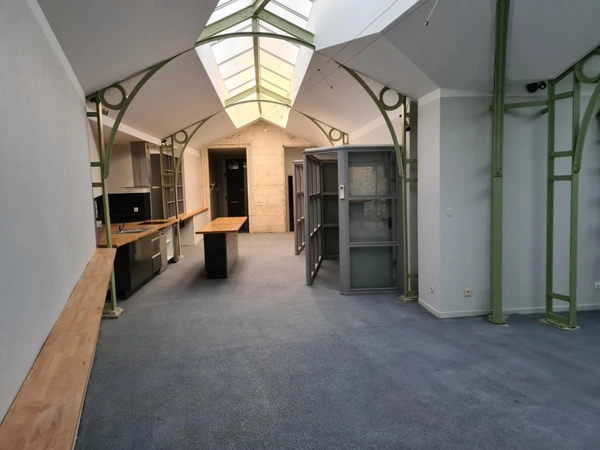 Loft, local commercial ou bureau, cœur de ville, rez de chaussée