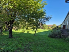 Corps de Ferme de 340 m2, avec plusieurs maisons indépendantes et 200 m2 de dépendances.