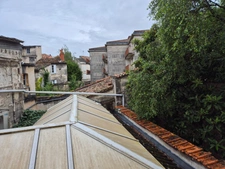 Appartement T2 en résidence sécurisée, face Hôtel de Ville, proche tous commerces et transport.