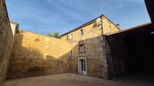 Ensemble immobilier, 2 maisons, un grand hangar, un garage, gros oeuvre en bon état