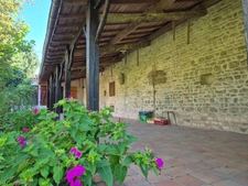 Corps de Ferme de 340 m2, avec plusieurs maisons indépendantes et 200 m2 de dépendances.
