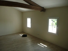 Immeuble de rapport proposant 9 logements : 4 studio, 3 T2, 1 T1bis et un T3 avec vue sur patio