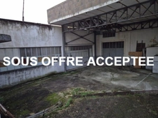 Entrepôt de 90 m2, petit parking, espace clos par portail