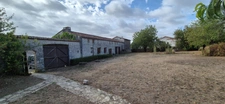 Corps de Ferme de 340 m2, avec plusieurs maisons indépendantes et 200 m2 de dépendances.