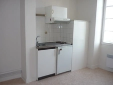 Appartement T2 en résidence sécurisée, face Hôtel de Ville, proche tous commerces et transport.