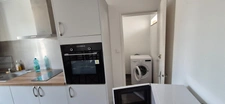 Maison de ville composée de deux appartements, 110 m2, proximité place Victor Hugo, jardin clos, cour avec stationnement