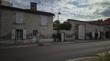 Corps de Ferme à rénover de 500 m2, proche commerces, beaucoup de dépendances