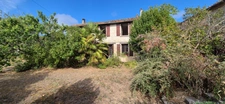Corps de Ferme de 340 m2, avec plusieurs maisons indépendantes et 200 m2 de dépendances.