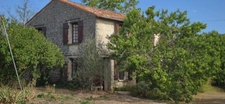 Corps de Ferme de 340 m2, avec plusieurs maisons indépendantes et 200 m2 de dépendances.