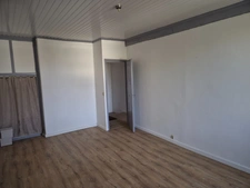 Ensemble immobilier, 2 maisons, un grand hangar, un garage, gros oeuvre en bon état