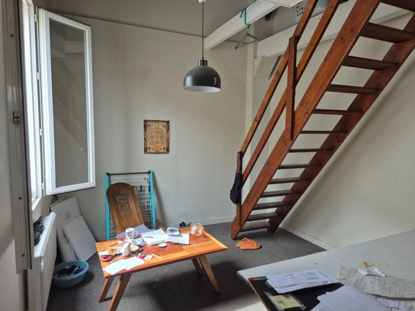 Appartement T2 en résidence sécurisée, face Hôtel de Ville, proche tous commerces et transport.