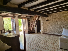 Corps de Ferme de 340 m2, avec plusieurs maisons indépendantes et 200 m2 de dépendances.