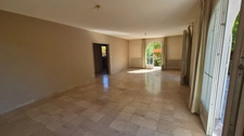Pavillon Plain-Pied sur terrain clos et arboré, 3 chambres, proche bus et commerces