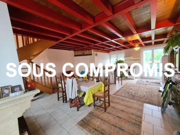 Maison de 80m2, grande pièce de vie, petit jardin, 2 chambres
