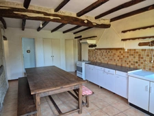 Corps de Ferme de 340 m2, avec plusieurs maisons indépendantes et 200 m2 de dépendances.
