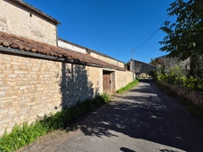 Corps de Ferme de 340 m2, avec plusieurs maisons indépendantes et 200 m2 de dépendances.