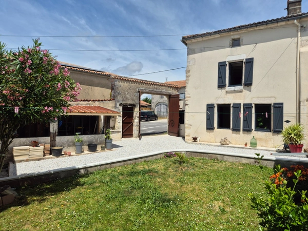 Prestation "Coup de Cœur", belle restauration, 130 m2, proche bus et commerces