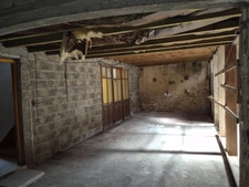 Ensemble immobilier, 2 maisons, un grand hangar, un garage, gros oeuvre en bon état