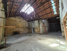 Ensemble immobilier, 2 maisons, un grand hangar, un garage, gros oeuvre en bon état