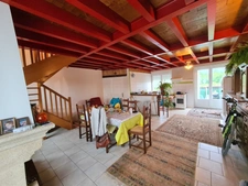 Maison de 80m2, grande pièce de vie, petit jardin, 2 chambres