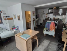 Appartement T2 en résidence sécurisée, face Hôtel de Ville, proche tous commerces et transport.