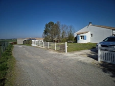 Prestation qualitative : Plain-Pied de 125 m2, parcelle paysagée de 1400 m2, piscine et paillotte
