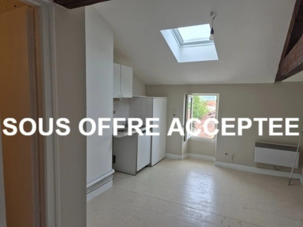 Appartement T2 en résidence sécurisée, face Hôtel de Ville, proche tous commerces et transport.