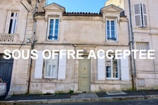 Maison de caractère, centre ville, proche bus et commerces