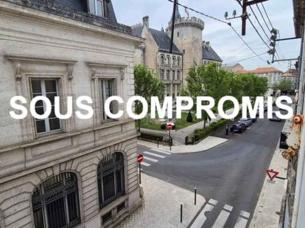 Appartement T2 en résidence sécurisée, face Hôtel de Ville, proche tous commerces et transport.