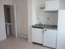 Appartement T2 en résidence sécurisée, face Hôtel de Ville, proche tous commerces et transport.