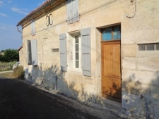  15 mn Angoulême Gare, ancien Corps de Ferme à réhabiliter au sud le l'agglomération. 