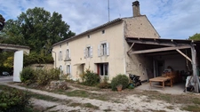 Corps de Ferme à rénover de 500 m2, proche commerces, beaucoup de dépendances